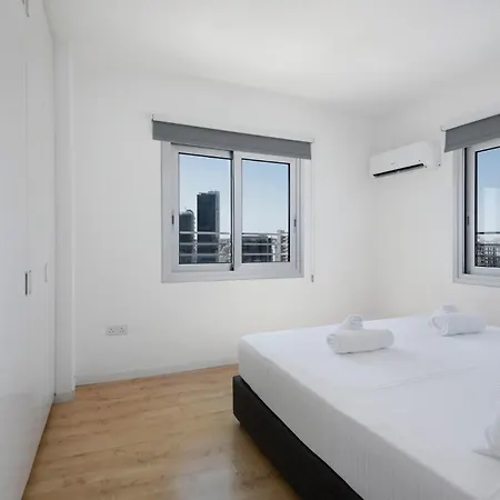 Urban 10th Floor - 2 Bdr Apartman *