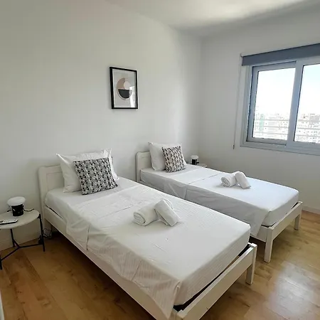 Urban 10th Floor - 2 Bdr Apartment *